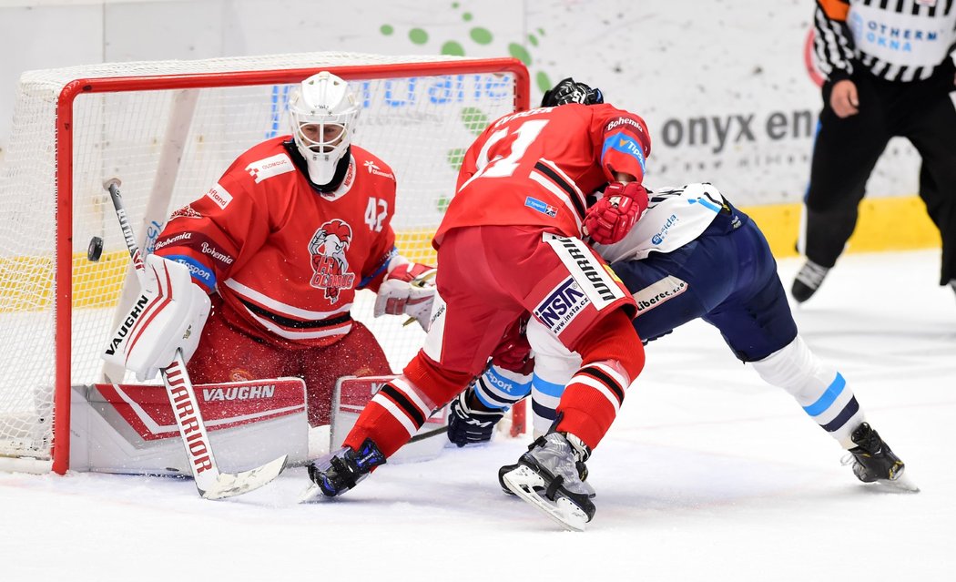 Brankář Olomouce Branislav Konrád vyrazil šanci Liberce