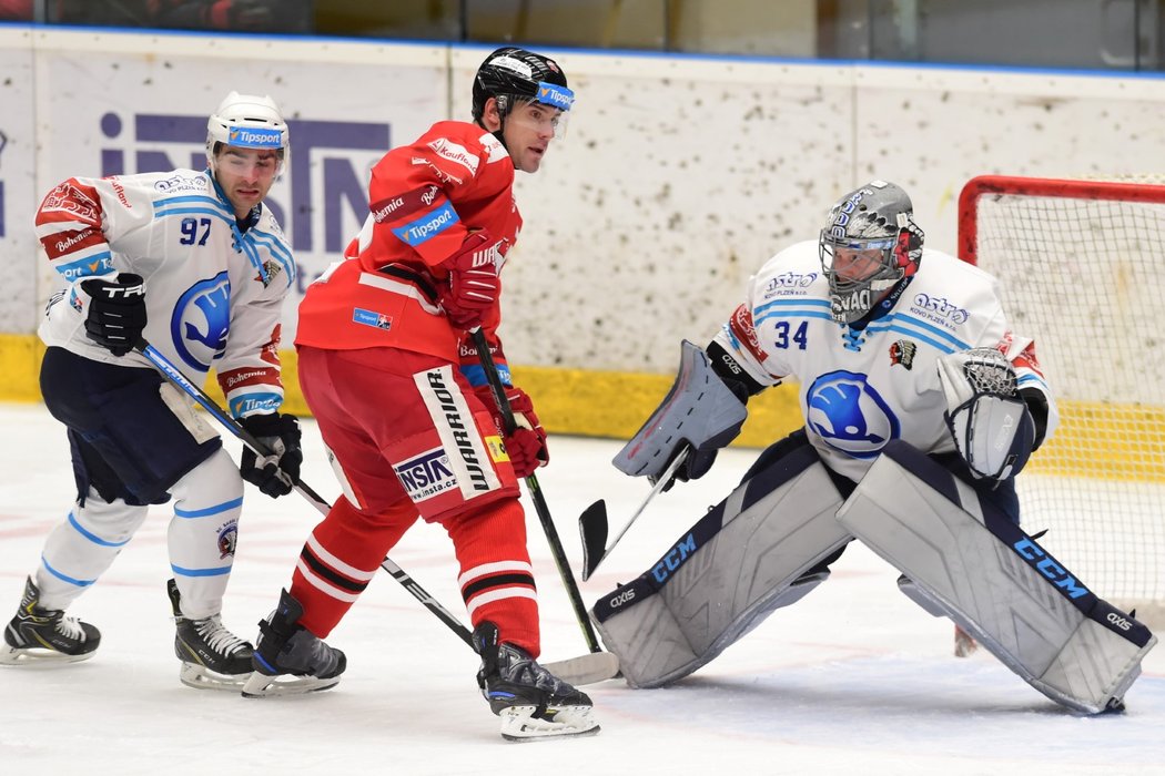 Olomoucký veterán Rostislav Olesz se zjevil před plzeňským gólmanem Dominikem Frodlem