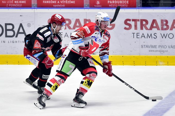 Další komplikace pro Pešána. Čtyři hráči mimo. Náhradu bere z extraligy Další komplikace pro Pešána. Čtyři hráči mimo. Náhradu bere z extraligy