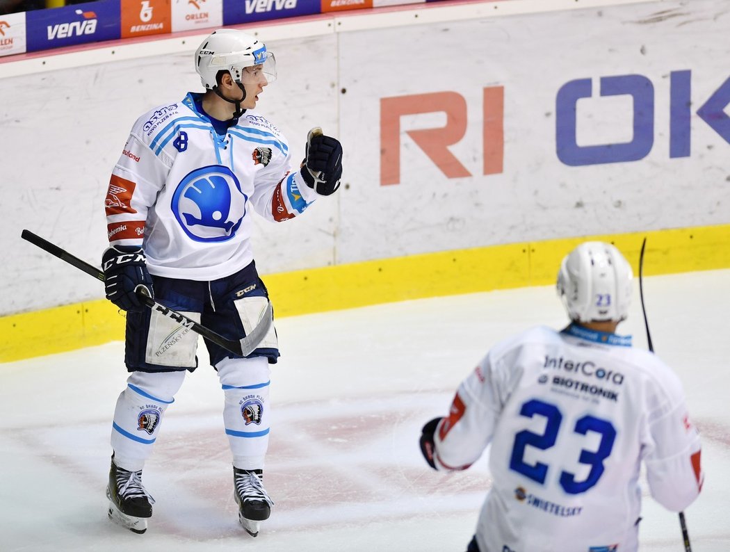 Nejmenší hráče extraligy Petr Kodýtek (vlevo) je pro Plzeň jako švýcarský nůž. Taky se dá se použít na sto způsobů