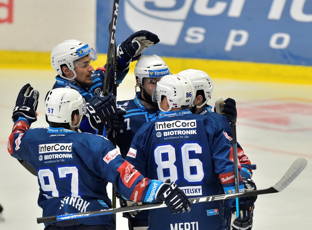 Plzeňští hokejisté se radují z gólu