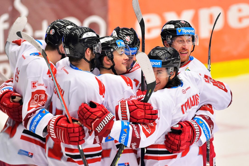 Olomoučtí hokejisté oslavují vítězství v Plzni