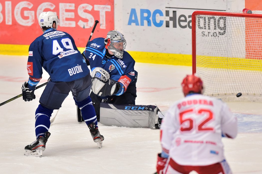 Plzeňský fantom Dominik Frodl inkasuje gól