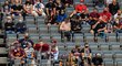 Fanoušci Sparty zahalení do roušek dorazili na první domácí zápas sezony