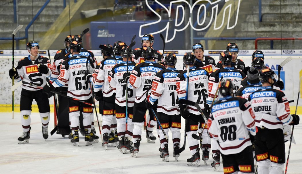 Hokejisté Sparty po divoké přestřelce a skvělém obratu slaví vítězství ve Zlíně