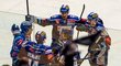 Kladenští hokejisté se radují z hattricku, který zkompletoval Tomáš Plekanec