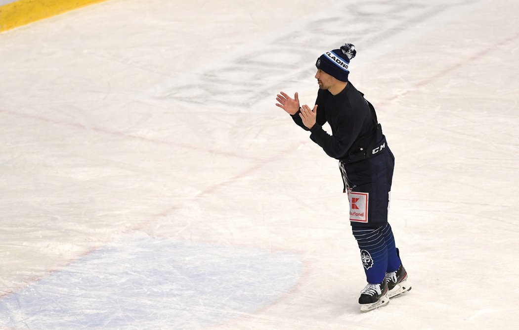 Tomáš Plekanec oslavuje sólo děkovačku s fanoušky