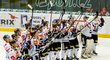 Hokejisté Sparty oslavují vysoké vítězství nad Kladnem