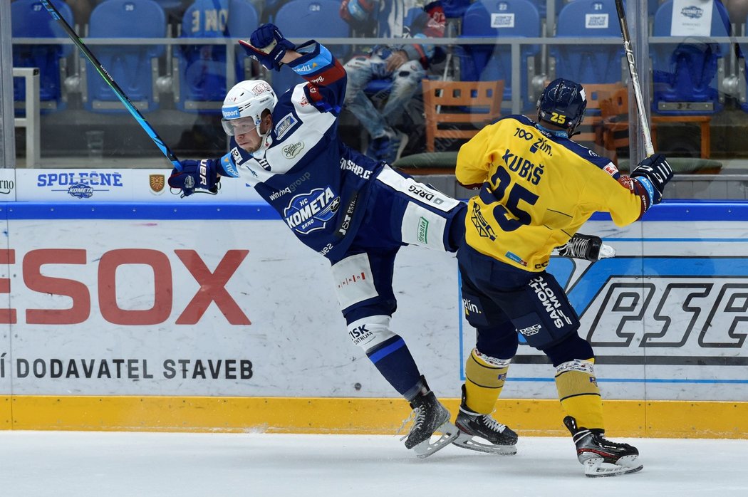 Radek Kučeřík z Komety Brno po srážce se zlínským Beranem Pavlem Kubišem