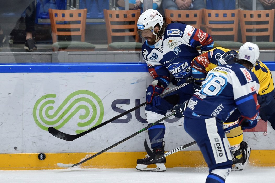 Americký snajpr Peter Mueller z Komety v zápase proti Zlínu