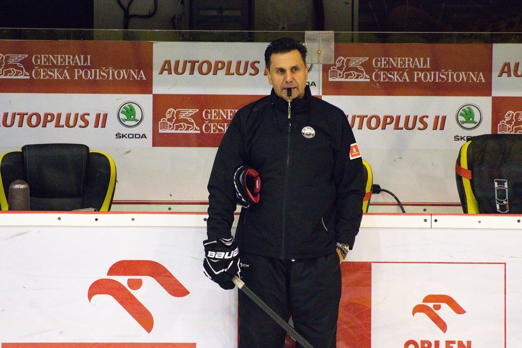 Vladimír Růžička během prvního tréninku ve funkci kouče Litvínova