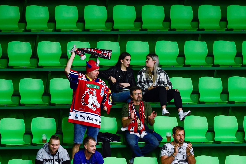 Pardubičtí fanoušci na zápase v Mladé Boleslavi