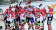 Pardubičtí hokejisté oslavují vítězství v Mladé Boleslavi