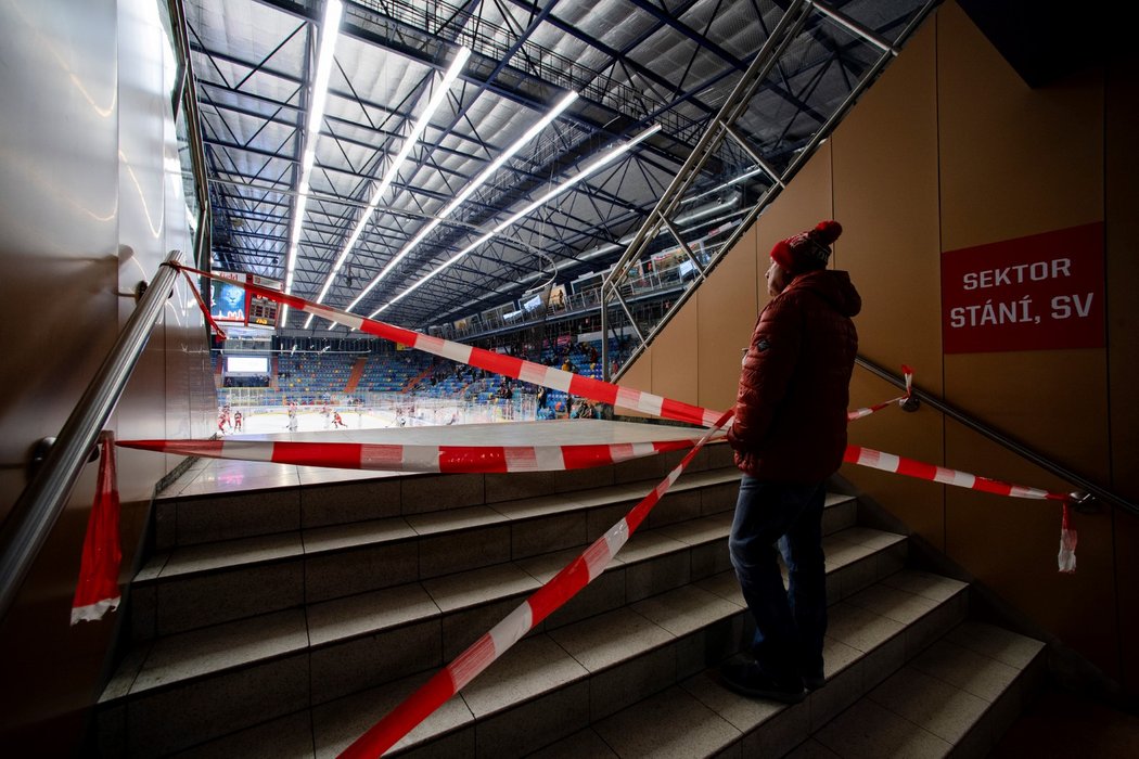 Na extraligové stadiony se vrátily nové vládní epidemické restrikce