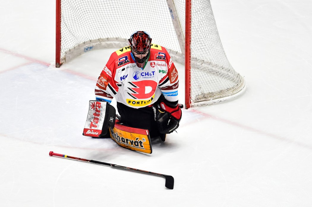 Pardubický brankář Dominik Frodl po inkasovaném gólu