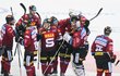 Hokejisté Sparty oslavují domácí vítězství nad Kometou Brno