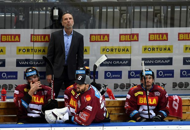 Zkušený stratég Miloslav Hořava na střídačce Sparty Zkušený stratég Miloslav Hořava na střídačce Sparty