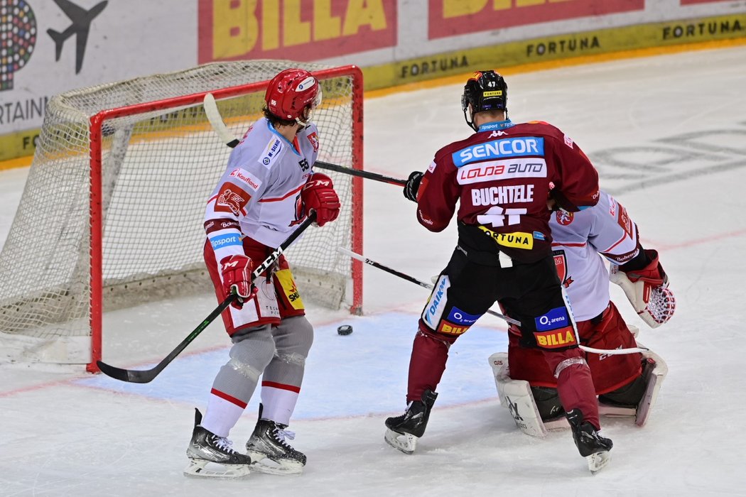 Za hradeckého gólmana Henriho Kiviaha propadá puk