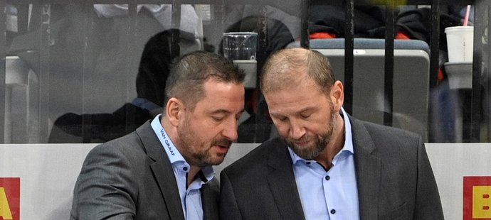 Společně s asistentem Tomášem Hamarou vedl Spartu do utkání s Hradcem i sportovní ředitel Petr Ton