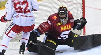 Vánoční střelnice pro Třinec! Sparta v sezoně už dostala víc gólů než Zlín