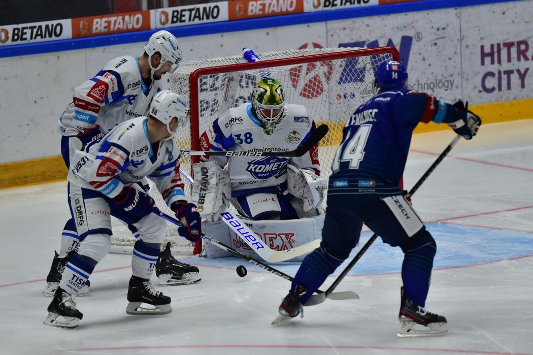 Brankář Dominik Furch při své premiéře v dresu brněnské Komety