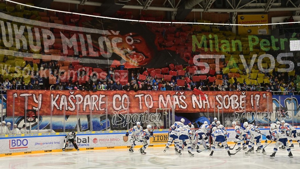 Brněnští fanoušci si připravili vzkaz pro obránce Michala Kempného, který se do Brna vrátil jako hráč Sparty