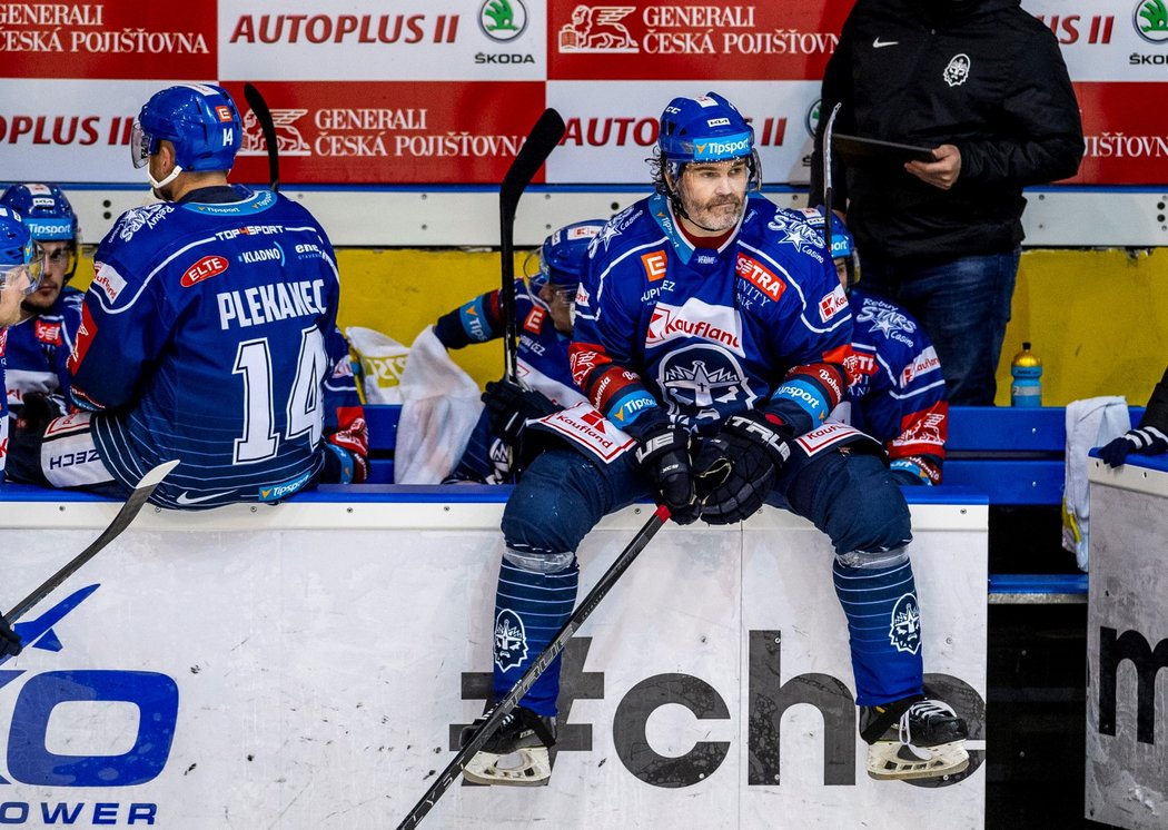 Jaromír Jágr sedí na střídačce kladenských Rytířů