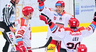 Peklo pro Dynamo! Hradec v derby seknul rivala, vstal po pěti pádech