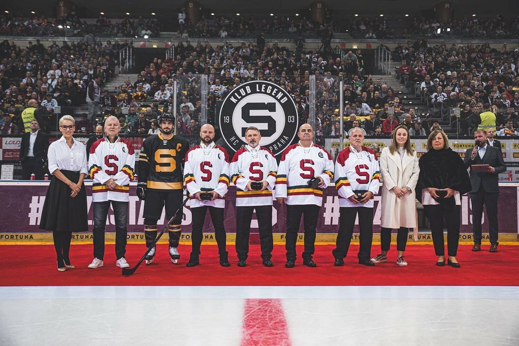 Hokejová Sparta přivítala pět nových členů do svého Klubu legend. Velké pocty se dostalo například Davidu Výbornému či Patriku Martincovi