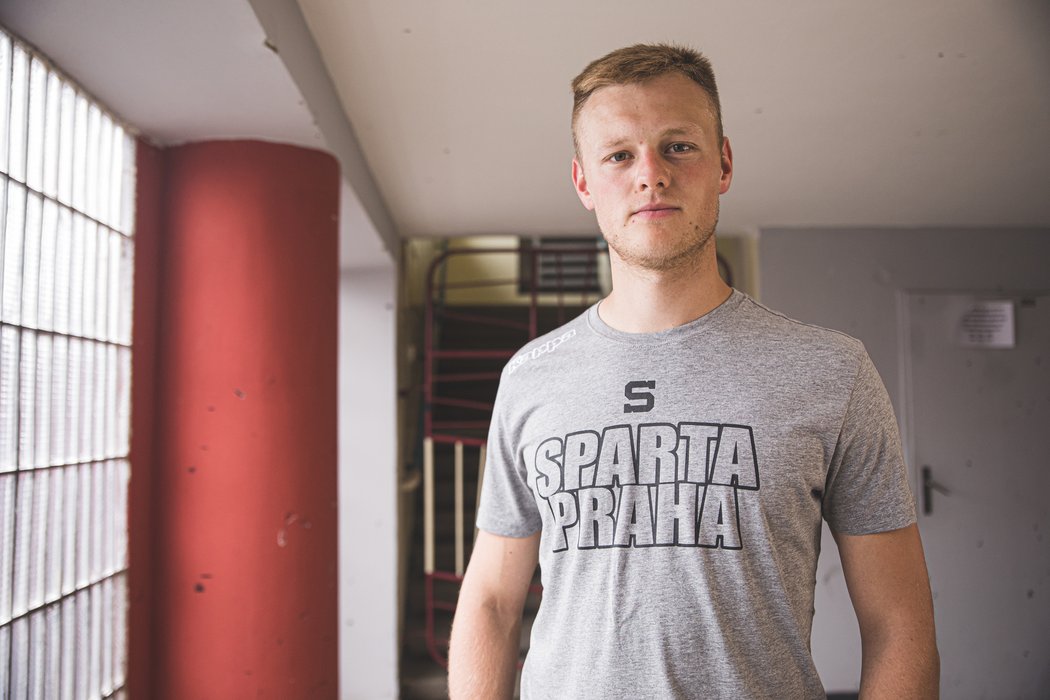 Český brankář Josef Kořenář se po konci v zámoří upsal Spartě