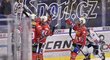 Pardubičtí hokejisté se radují z gólu ve Vítkovicích