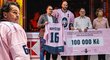 Kladenští Rytíři s Jaromírem Jágrem v růžových dresech věnovali utkání s Litvínovem nadaci na podporu lidí s onkologickým onemocněním