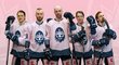 Kladenští hokejisté v růžové sadě dresů, kterou v utkání proti Litvínovu podpoří nadační fond Úsměv nejen pro Kryštofa