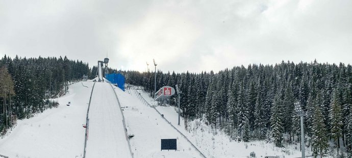 Pod skokanským můstkem v Klingenthalu se uskuteční hokejový zápas pod širým nebem mezi Karlovými Vary a Plzní