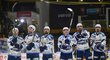 Hokejisté Komety Brno si vychutnávají vítěznou děkovačku v Litvínově