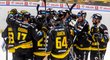 Litvínovští hokejisté oslavují domácí vítězství
