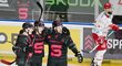 Radost hokejistů Sparty z gólu v utkání proti Třinci