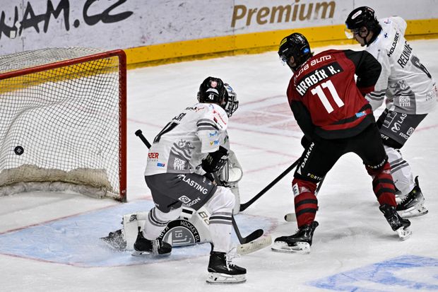 Sparťan Kryštof Hrabík přeci jen překonává Dominika Frodla Sparťan Kryštof Hrabík přeci jen překonává Dominika Frodla