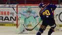 Karlovarská jednička Dominik Frodl chytá duel s Českými Budějovicemi ve vánočním dresu
