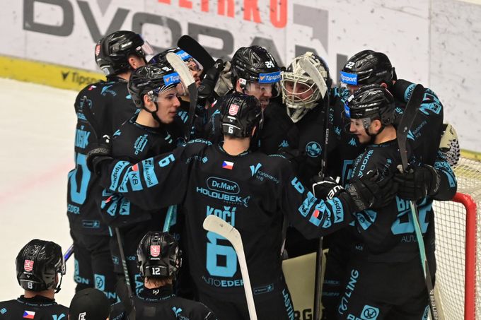 ONLINE: Vary - Třinec. Extraliga nezvykle už v poledne! Sparta hraje v Pardubicích ONLINE: Vary - Třinec. Extraliga nezvykle už v poledne! Sparta hraje v Pardubicích