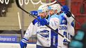 Brněnští hokejisté se radují z gólu v Karlových Varech