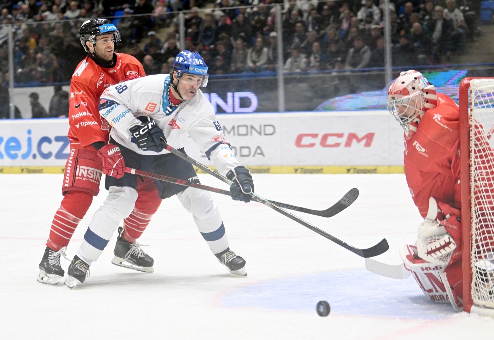 Jaromír Jágr v šanci před olomouckou brankou Jaromír Jágr v šanci před olomouckou brankou