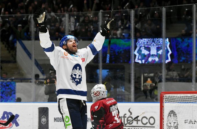 Kladno chtělo Hrabíka udržet, ale Sparta si ho bere zpět. Rytíři hledají náhradu Kladno chtělo Hrabíka udržet, ale Sparta si ho bere zpět. Rytíři hledají náhradu