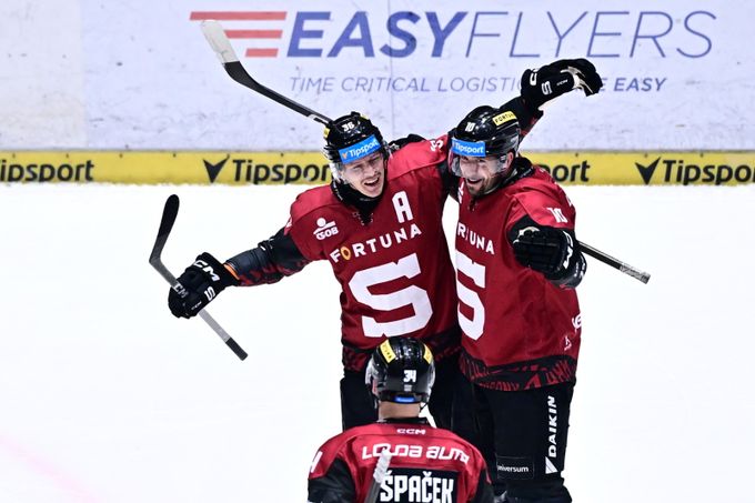 ONLINE: Sparta smetla Kladno 7:3 a míří do čela. Třinec prohrává. Vítkovice - Dynamo 3:2 ONLINE: Sparta smetla Kladno 7:3 a míří do čela. Třinec prohrává. Vítkovice - Dynamo 3:2