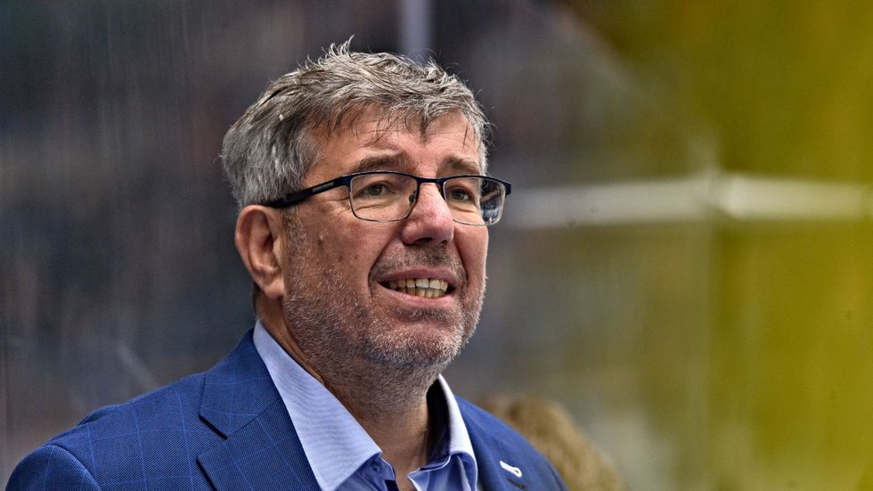 Trenér brněnské Komety Kamil Pokorný na střídačce