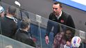 Pardubický kouč Filip Pešán se rozčiluje na střídačce