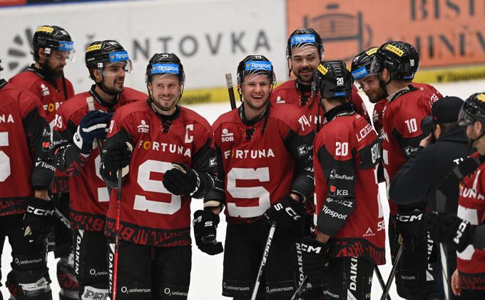 Sparta chytla dech. Trip za šest bodů. Shoreovy teče? Před bránou leží peníze, ví Martinec  Sparta chytla dech. Trip za šest bodů. Shoreovy teče? Před bránou leží peníze, ví Martinec