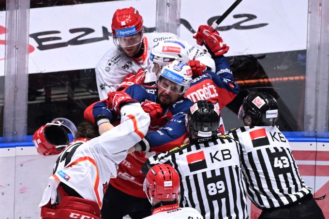 ONLINE: Pardubice hostí derby s Hradcem. Motor čelí Spartě. Kometa hraje v Litvínově ONLINE: Pardubice hostí derby s Hradcem. Motor čelí Spartě. Kometa hraje v Litvínově