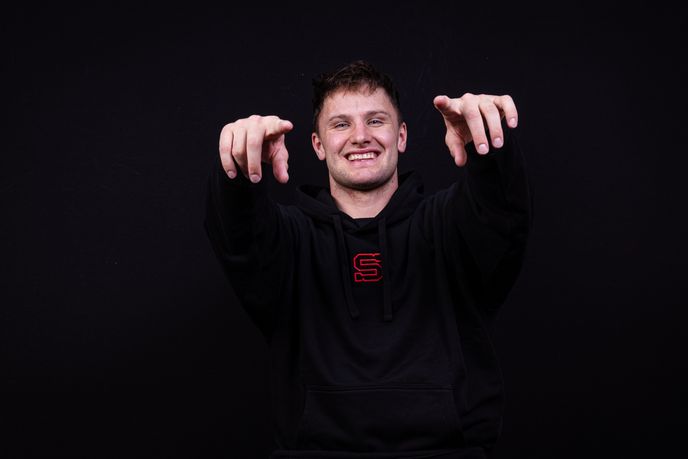 Důrazný útočník Adam Raška posiluje hokejisty Sparty Důrazný útočník Adam Raška posiluje hokejisty Sparty
