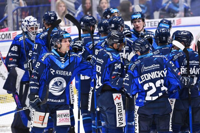 Varaďa nadělil vánoční dárky: další tři opory zůstávají, Nellis podepsal na dva roky Varaďa nadělil vánoční dárky: další tři opory zůstávají, Nellis podepsal na dva roky